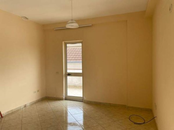 Tirane, jepet me qera apartament 1+1+A+BLK Kati 4, 68 m² 220 Euro (Rruga Kongresi Manastirit)