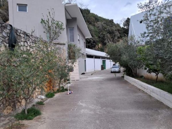 Tirane, jepet me qera magazine Kati 0, 400 m² 2.500 Euro