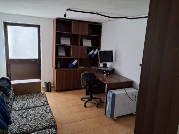 Tirane, jepet me qera magazine Kati 0, 400 m² 2.500 Euro