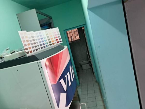 Tirane, jepet me qera dyqan Kati 0, 55 m² 500 Euro (Fortuzi)