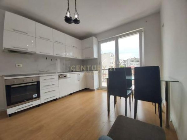 Tirane, jepet me qera apartament 2+1+BLK Kati 5, 55 m² 400 Euro (Ambasada Amerikane)