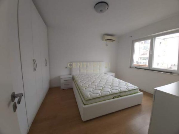 Tirane, jepet me qera apartament 2+1+BLK Kati 5, 55 m² 400 Euro (Ambasada Amerikane)