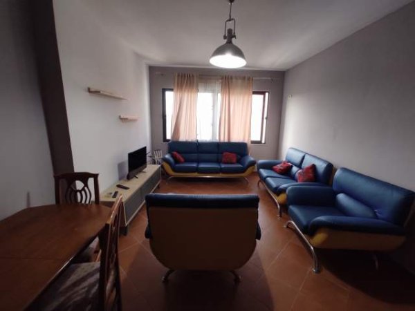 Tirane, jepet me qera apartament 1+1+BLK Kati 8, 70 m² 30.000 Leke (Migjeni)