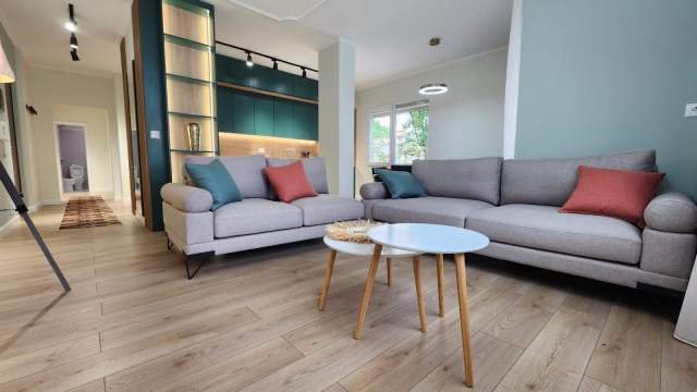 Tirane, jepet me qera apartament 2+1 Kati 3, 900 Euro (prane Qendres Kristal)