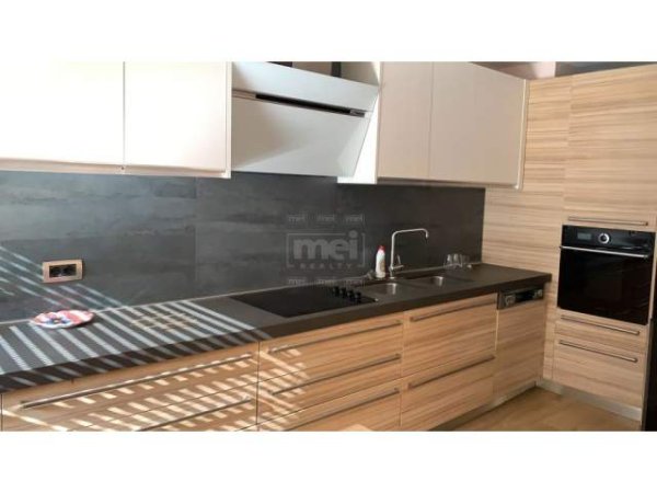 Tirane, jepet me qera apartament 2+1+BLK 120 m² 600 Euro (21 Dhjetori)