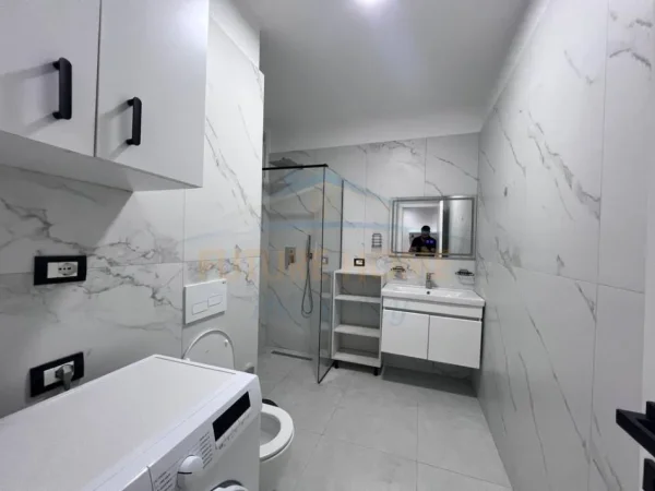 Tirane, shitet apartament 2+1+Ballkon Kati 11, 87 m² 258.000 € (Rruga e Kavajës, Tiranë)