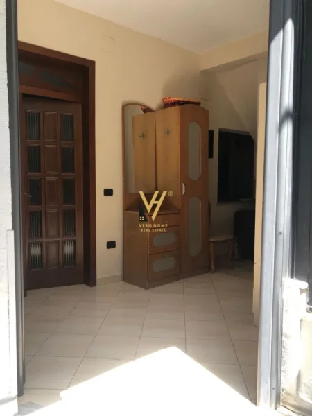 Tirane, jepet me qera apartament 1+1+Ballkon Kati 1, 70 m² 500 € (MEDRESEJA)