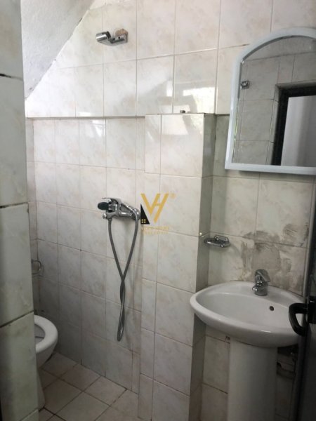 Tirane, jepet me qera apartament 1+1+Ballkon Kati 1, 70 m² 500 € (MEDRESEJA)