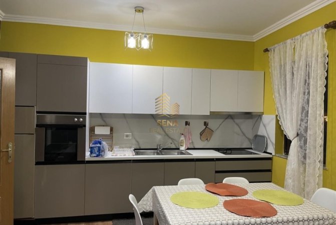 Tirane, jepet me qera shtepi 2+1+Ballkon Kati 1, 100 m² 600 € (Mbrapa Ish Restorant Durresit)