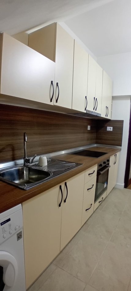 Tirane, jepet me qera Vile 2+1+Ballkon Kati 2, 120 m² 700 € (rruga mine peza)