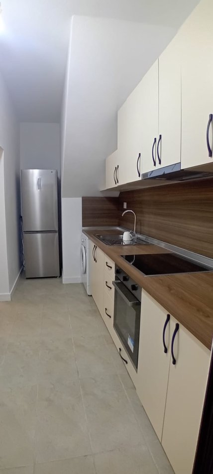 Tirane, jepet me qera Vile 2+1+Ballkon Kati 2, 120 m² 700 € (rruga mine peza)