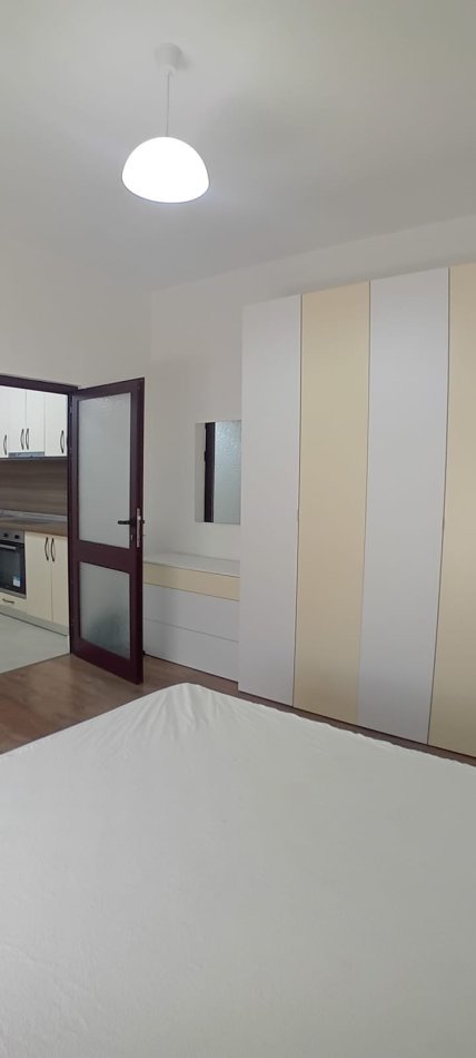 Tirane, jepet me qera Vile 2+1+Ballkon Kati 2, 120 m² 700 € (rruga mine peza)