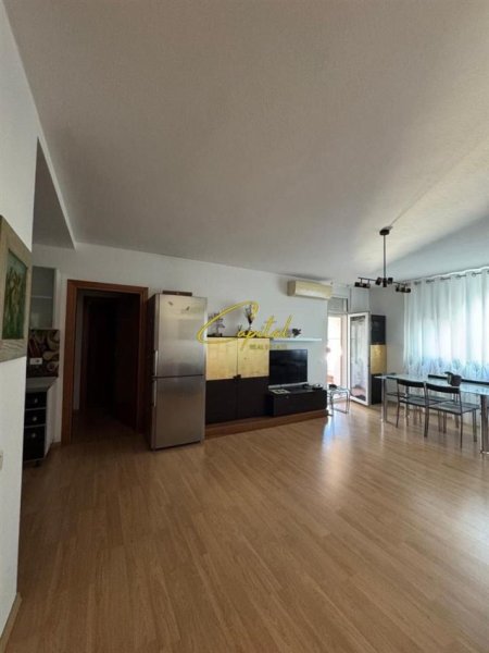 Tirane, jepet me qera apartament 2+1 Kati 3, 110 m² 600 € (KODRA E DIELLIT)