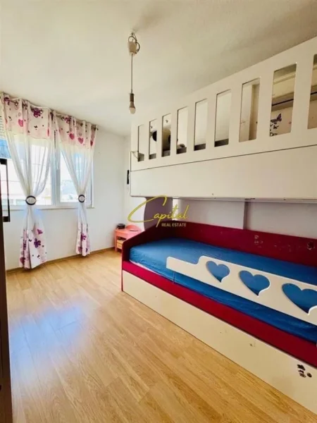 Tirane, jepet me qera apartament 2+1 Kati 3, 110 m² 600 € (KODRA E DIELLIT)