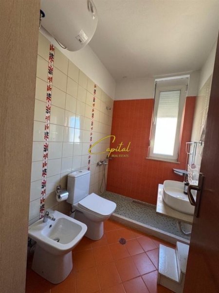 Tirane, jepet me qera apartament 2+1 Kati 3, 110 m² 600 € (KODRA E DIELLIT)