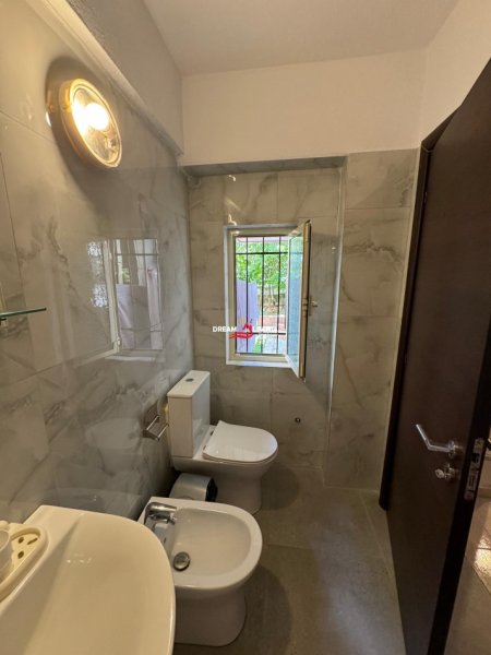 Tirane, jepet me qera apartament 2+1+Ballkon Kati 2, 140 m² 450 € (Tek rruga Sali Nivica – Tregu Elektrik, 4251390)