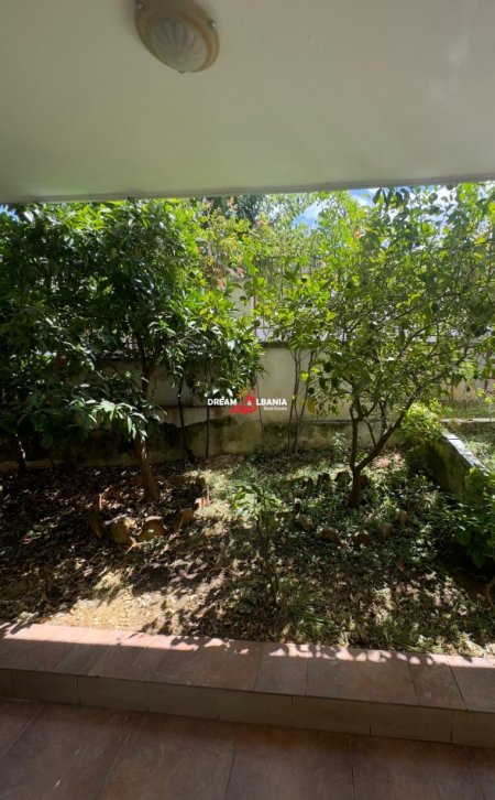 Tirane, jepet me qera apartament 2+1+Ballkon Kati 2, 140 m² 450 € (Tek rruga Sali Nivica – Tregu Elektrik, 4251390)