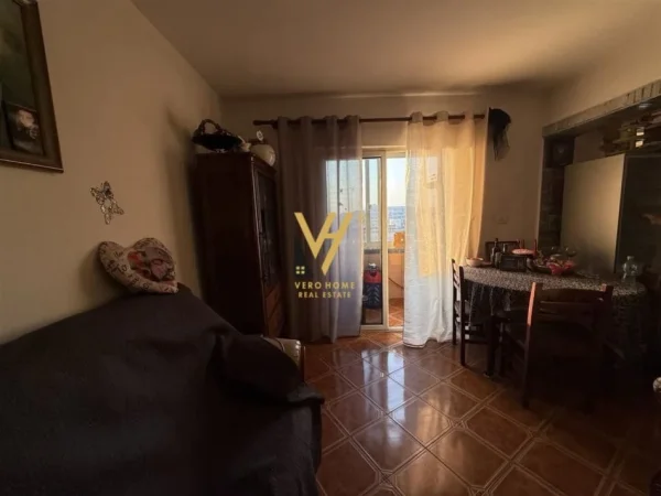 Tirane, jepet me qera apartament 2+1+Ballkon Kati 5, 80 m² 600 € (SIRI KODRA)