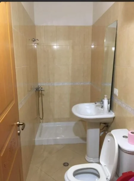 Vlore, jepet me qera garsonier 1+1 Kati 3, 43 m² 31 € (Ne fillim Lungomares)