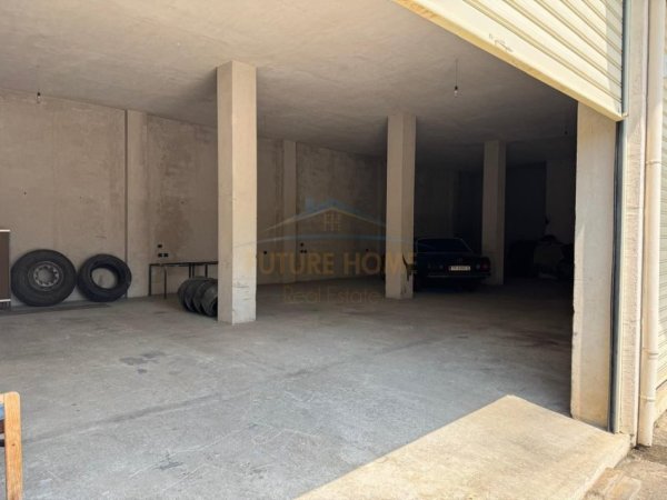 Tirane, jepet me qera ambjent biznesi Kati 0, 222 m² 1.000 € 