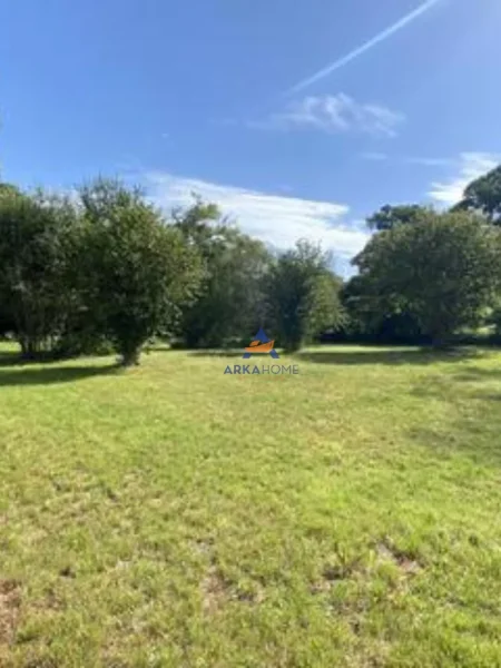 Tirane, shitet toke , 262 m² (IBE E POSHTME,BERZHITE)