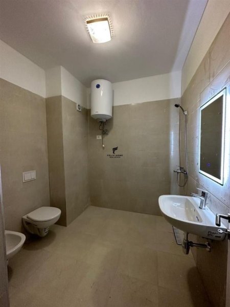 Tirane, jepet me qera apartament 1+1 Kati 4, 70 m² 550 € (FARMACIA 10)