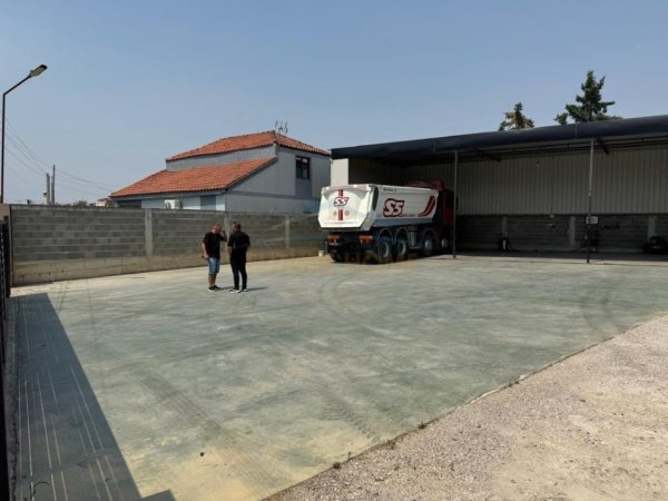 Tirane, jepet me qera ambjent biznesi Kati 0, 189 m² 1.000 € 