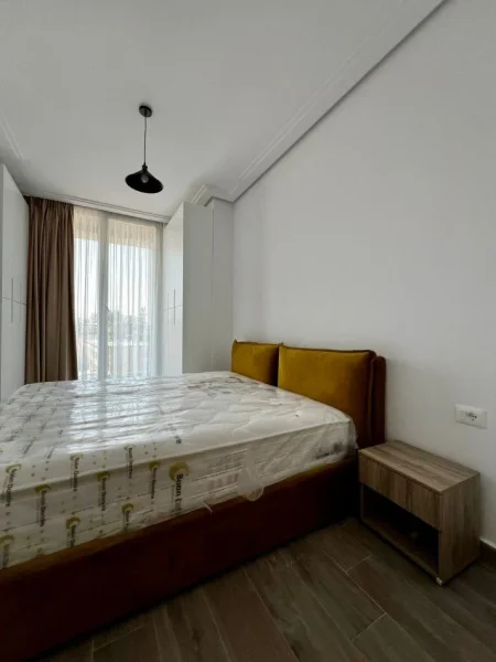Tirane, jepet me qera apartament 2+1+Ballkon Kati 4, 100 m² 900 € (PAZARI I RI)