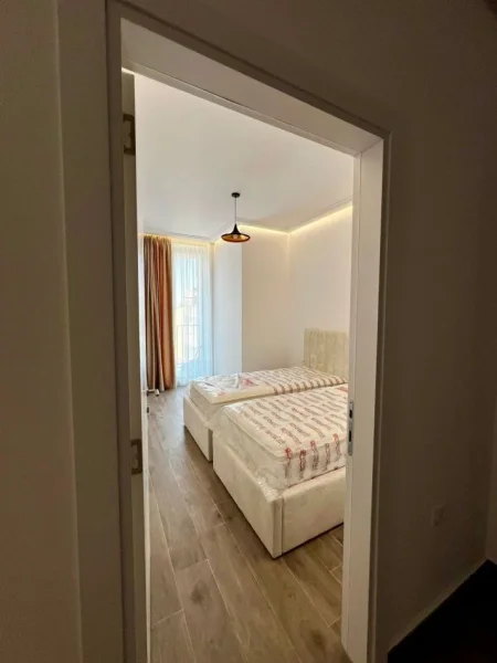 Tirane, jepet me qera apartament 2+1+Ballkon Kati 4, 100 m² 900 € (PAZARI I RI)