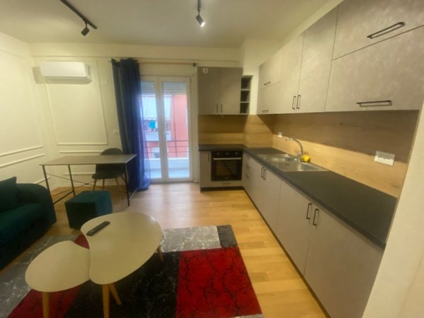 Tirane, jepet me qera apartament 1+1 Kati 3, 60 m² 500 € (Rruga selit)