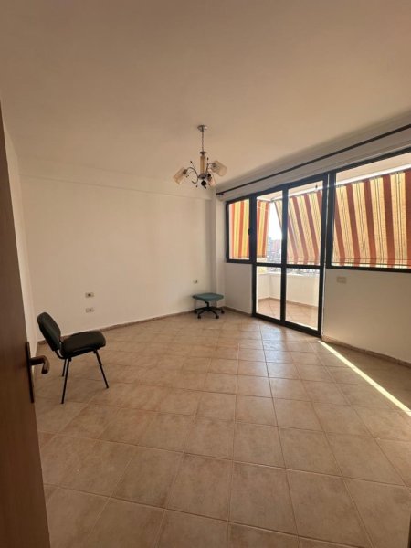 Tirane, shitet apartament 1+1+Ballkon Kati 8, 65 m² (RRUGA E ELBASANIT)