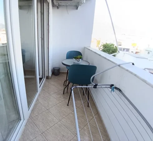 Tirane, jepet me qera apartament 1+1+Ballkon Kati 5, 76 m² 700 € (Pazari i Ri)