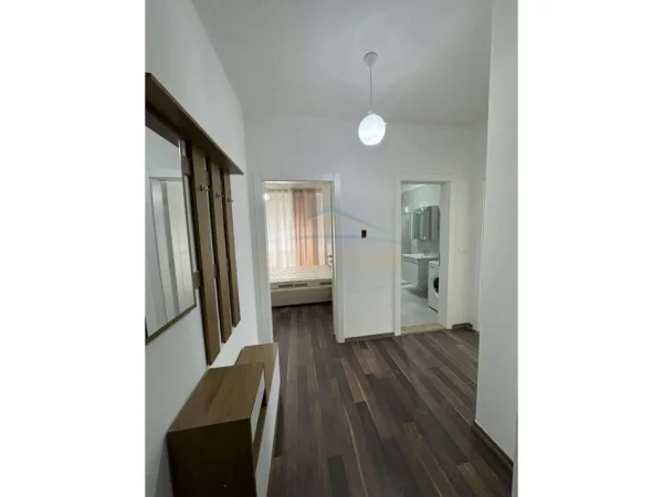 Tirane, jepet me qera 2+1 Kati 3, 88 m² 500 € 