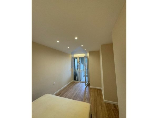 Tirane, shes apartament 2+1+Ballkon Kati 3, 90 m² 165.000 € 