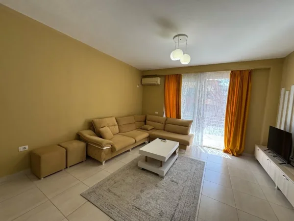 Tirane, jepet me qera apartament 2+1 Kati 3, 110 m² 550 € 