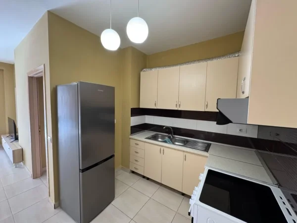 Tirane, jepet me qera apartament 2+1 Kati 3, 110 m² 550 € 