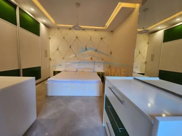 Tirane, jepet me qera apartament 2+1+2 Kati 8, 108 m² 750 €