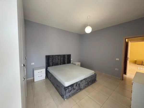 Tirane, jepet me qera apartament 2+1 Kati 3, 110 m² 550 € 