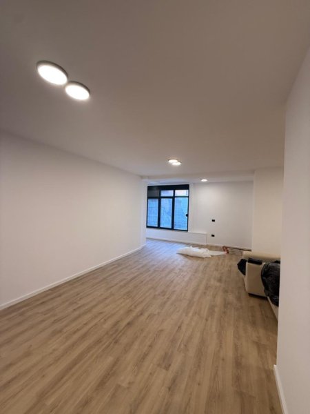 Tirane, jepet me qera ambjent biznesi Kati 1, 100 m² 1.000 € (Myslym Shyri)