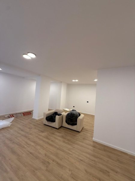 Tirane, jepet me qera ambjent biznesi Kati 1, 100 m² 1.000 € (Myslym Shyri)