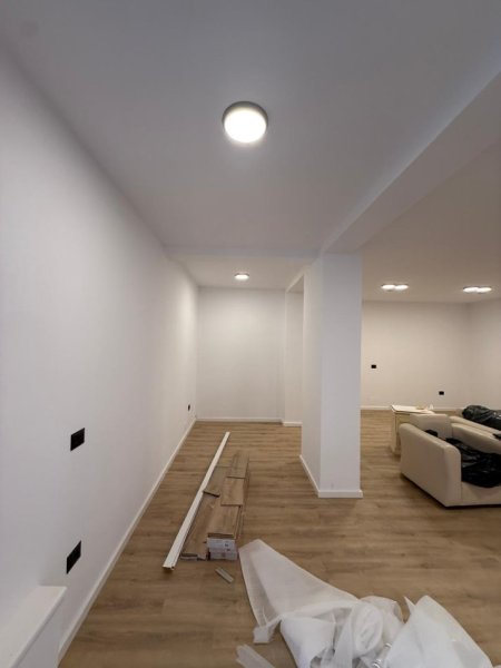 Tirane, jepet me qera ambjent biznesi Kati 1, 100 m² 1.000 € (Myslym Shyri)
