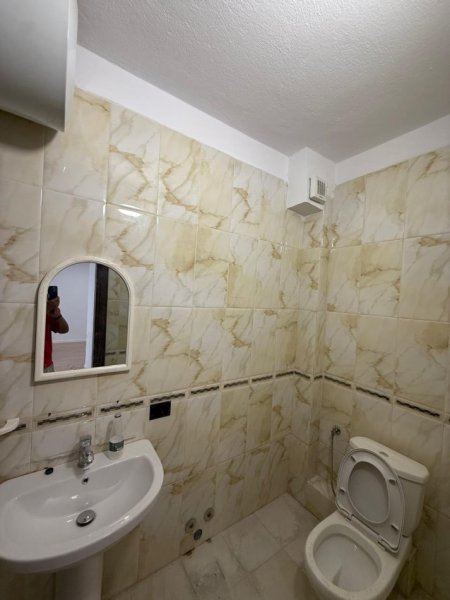Tirane, jepet me qera ambjent biznesi Kati 1, 100 m² 1.000 € (Myslym Shyri)