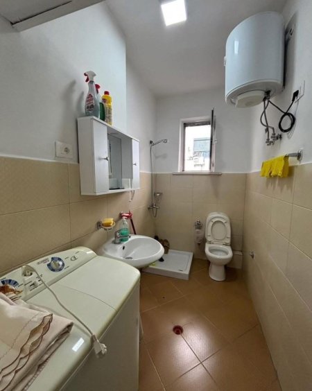 Tirane, jepet me qera apartament 2+1 Kati 5, 550 € (Blloku)