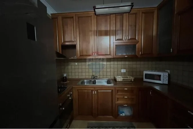 Shqiperi, jepet me qera apartament 1+1+Ballkon Kati 2, 75 m² 500 € (Rruga e Kavajes)