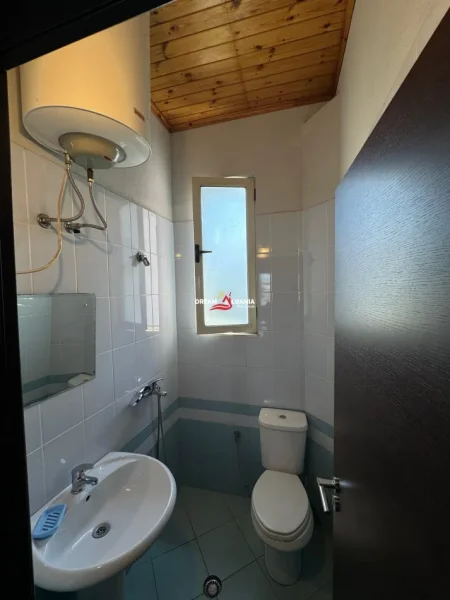 Tirane, jepet me qera apartament 2+1 Kati 4, 100 m² 450 € (tek Tregu Elektrik)