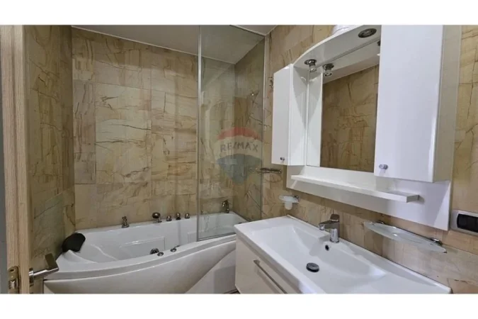 Tirane, jepet me qera apartament 3+1 Kati 9, 143 m² 1.500 € (rruga dibres)