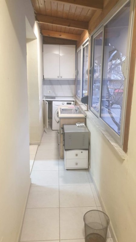 Tirane, jepet me qera apartament 1+1 Kati 2, 50 m² 450 € (Mine Peza perballe Karburant Gazhelit)
