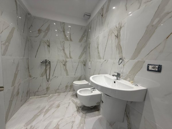 Tirane, shitet garsonier 1+1 Kati 9, 50 m² 83.000 € 