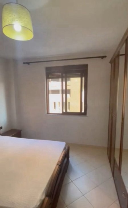 Tirane, jepet me qera apartament 1+1 Kati 2, 100 m² 500 € (JORDAN MISJA)