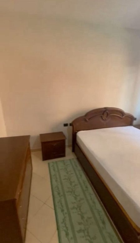 Tirane, jepet me qera apartament 1+1 Kati 2, 100 m² 500 € (JORDAN MISJA)